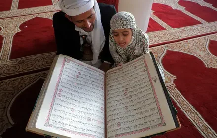 Hikmah Al-Qur’an Diturunkan di Waktu Paling Mulia, UAH Ungkap